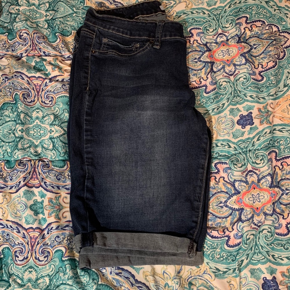 Shorts - Picture 3 of 3